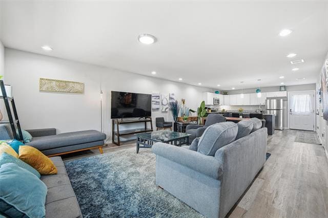 Building Photo - 933 River Rd