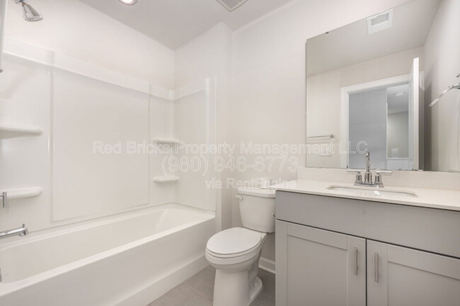 Building Photo - 490 Tayberry Ln