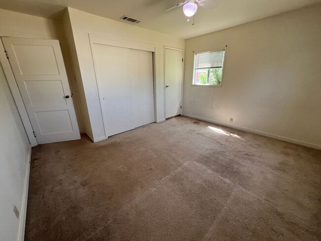Building Photo - 3 bedroom 1 bath home in Red Bluff