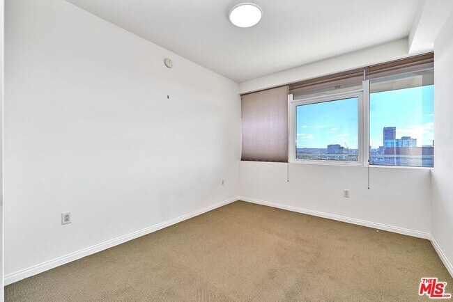 Building Photo - 3785 Wilshire Blvd