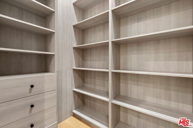 Building Photo - 4803 Lemona Ave