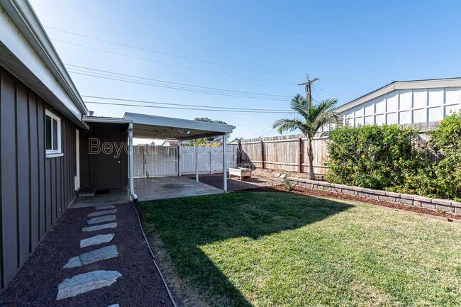 Building Photo - 3443 Lockwood Dr
