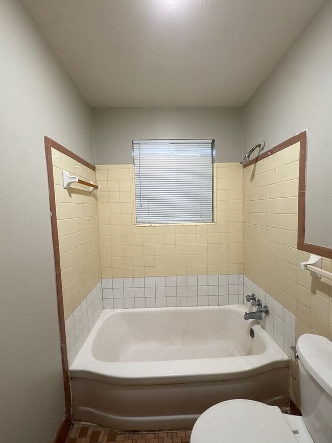 Building Photo - Newly Renovated Home In Frayser - Open To Section 8