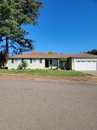 Building Photo - "Charming 3-Bed, 1.5-Bath home