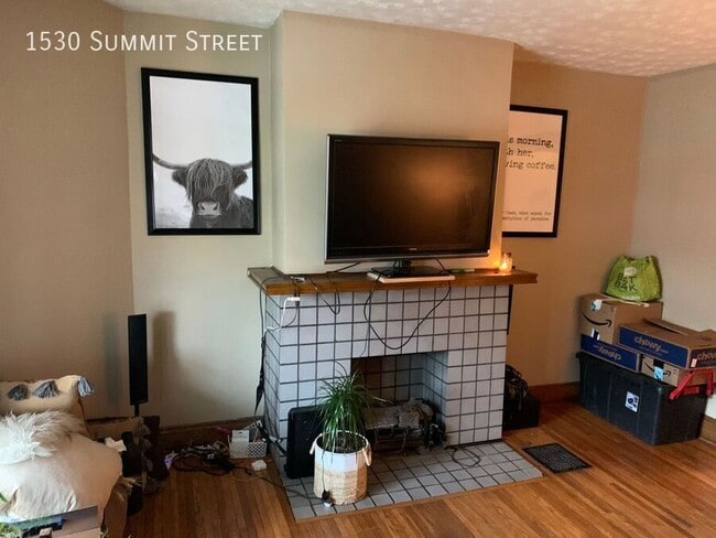 Building Photo - 1530 Summit St