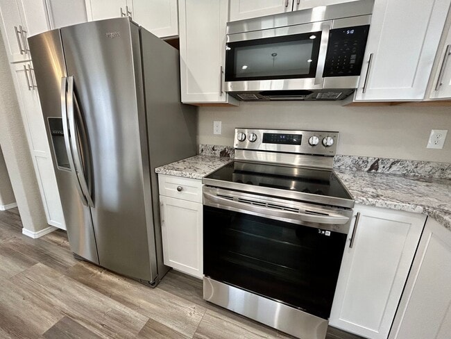 Building Photo - Beautiful Stetson Hills 3 Bedroom