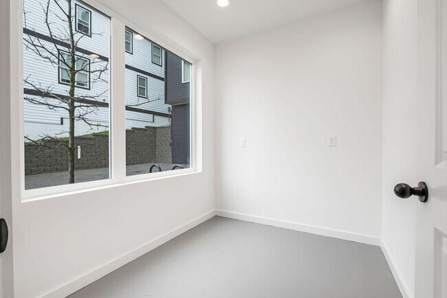 Building Photo - 1244 1st Ave S