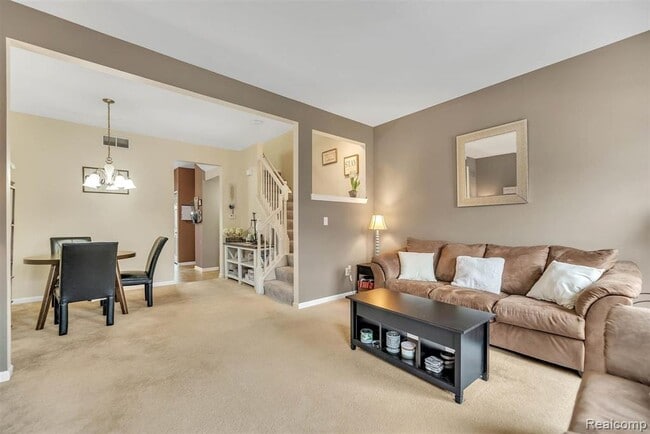 Building Photo - 2205 Knotty Pine Tr