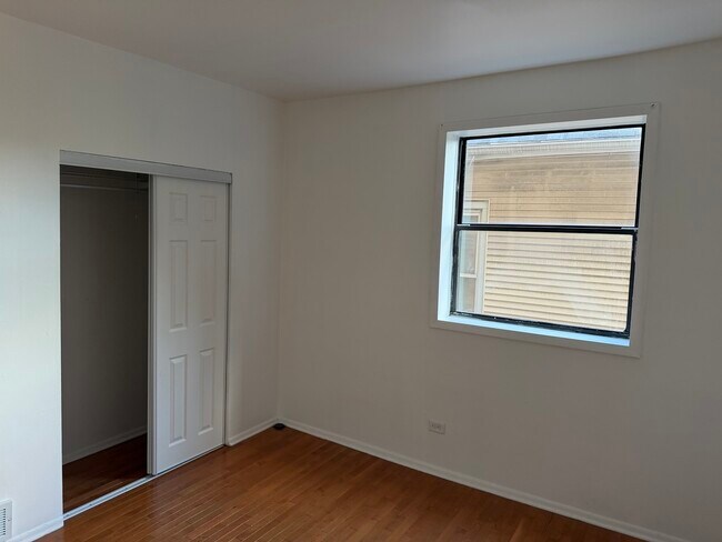 Building Photo - 6108 S Dorchester Ave