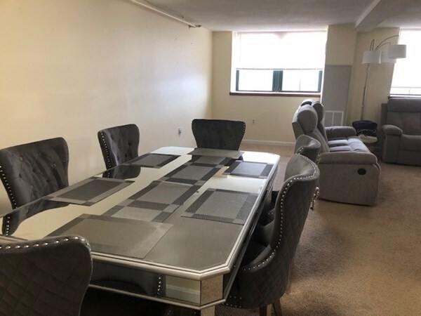 Building Photo - 200 Market St