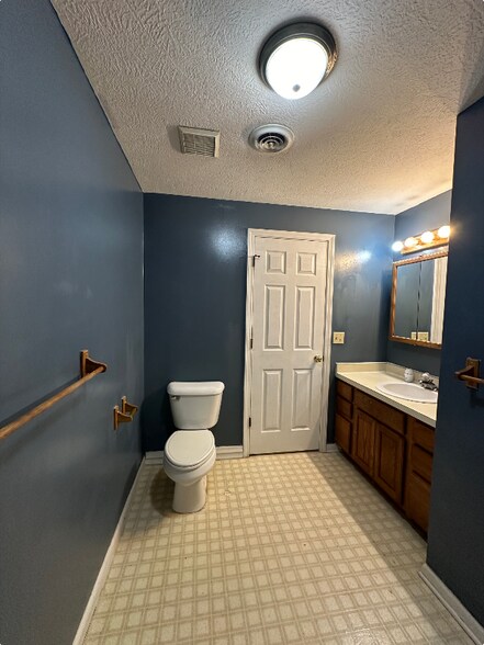Building Photo - 4429 Aurelius Rd