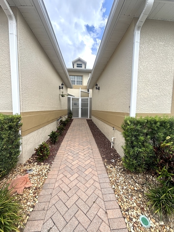 Building Photo - 13220 Fountainbleau Dr