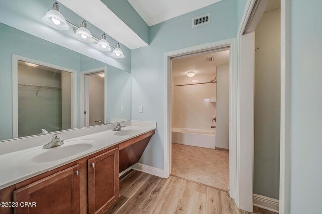 Building Photo - 2400 Grandiflora Blvd