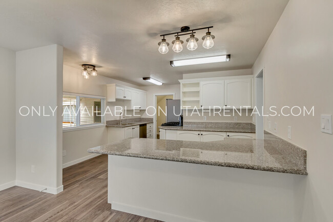Building Photo - 330 S 1080 E