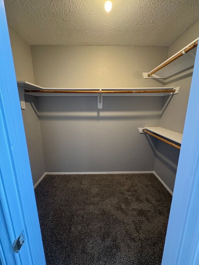 Building Photo - Remodeled 3 Bedroom Plus Bonus Room - Comi...