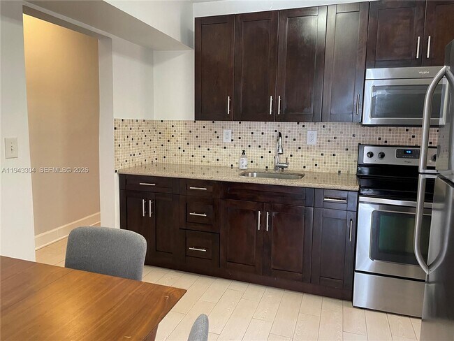 Building Photo - 219 SW 9th Ave