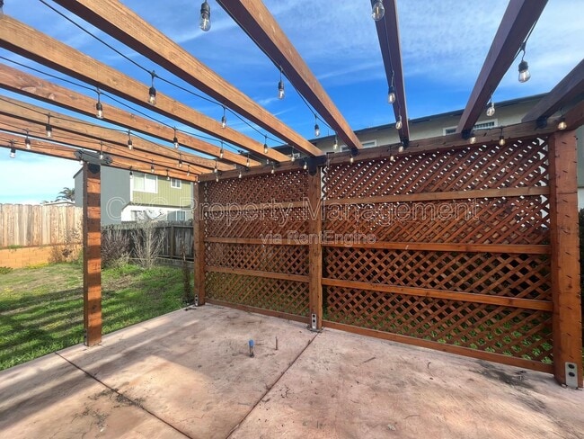 Building Photo - 1770 Luxton St