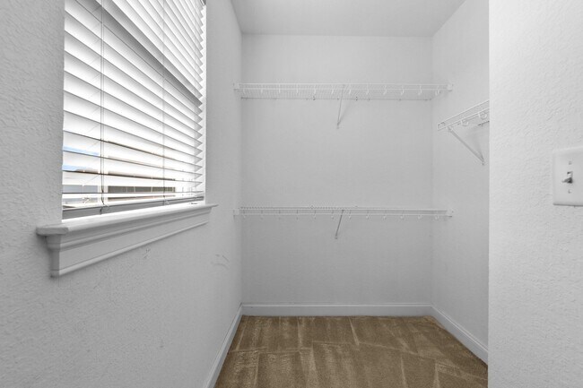 Building Photo - Exquisite 4-bedroom, 2.5-bath home located in the charming city of Chesapeake