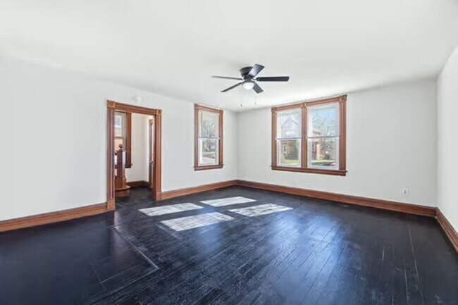 Building Photo - CHEVIOT:  Adorable 2+ bed 1.5 bath 2 story w 2 car garage