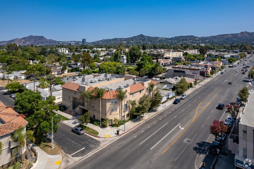 Building Photo - 4854 Laurel Canyon Blvd