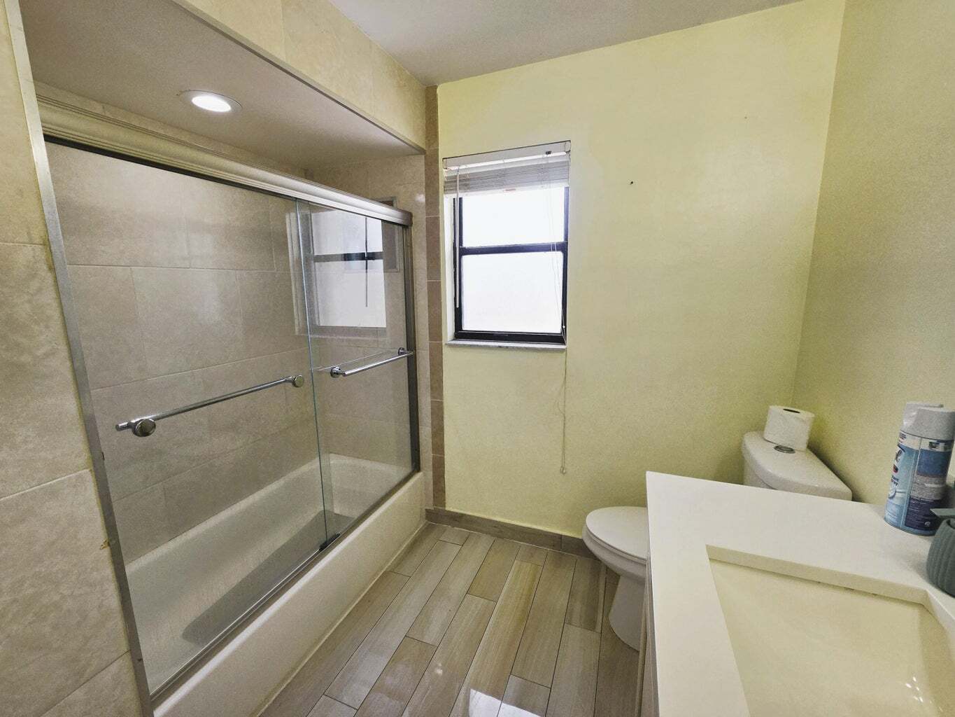 Building Photo - 5885 Northpointe Ln