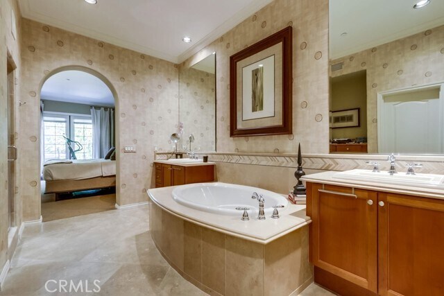 Building Photo - 11 Saraceno