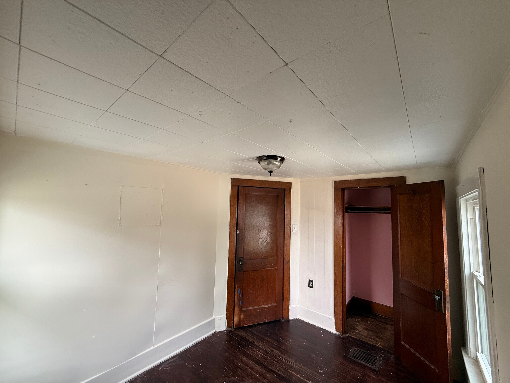 Building Photo - 1610 Kelly Dr