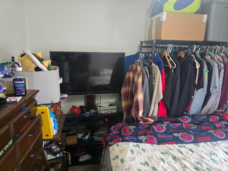 Building Photo - 110 Robinson St