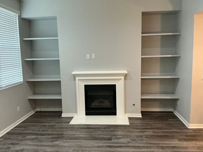 Building Photo - 3 Bedroom 3 Bath Townhouse Style Condo at Depot Walk in Orange