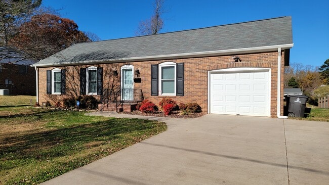 Building Photo - 1789 Hausman Dr