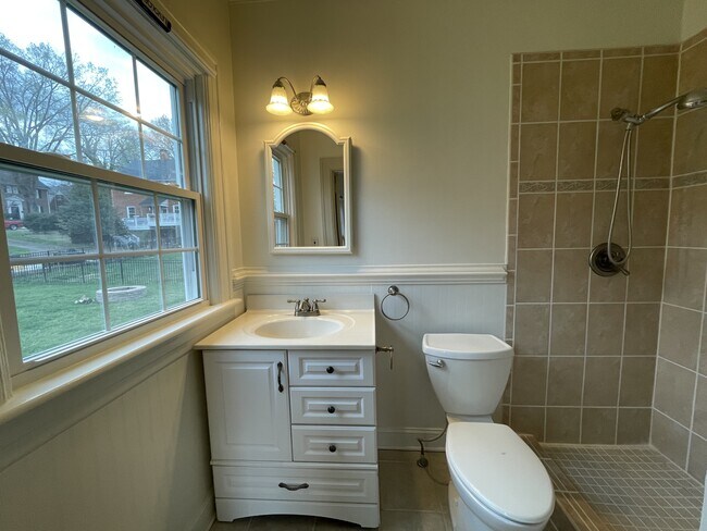 Building Photo - 3417 Plymouth Pl