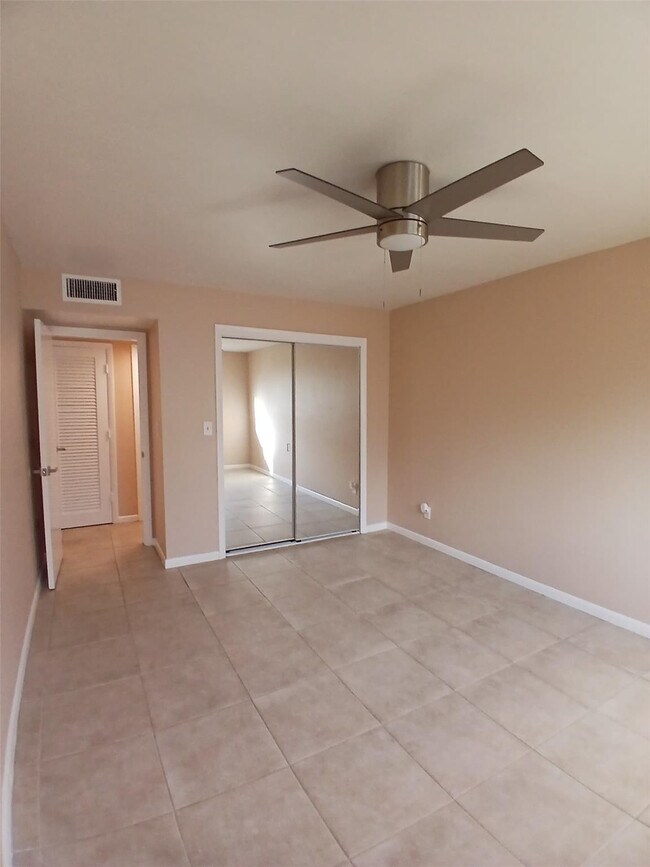 Building Photo - 4800 Hollywood Blvd