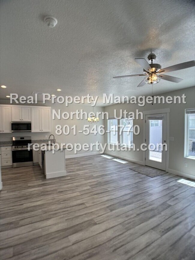 Building Photo - Newly Built 3 Bedroom 2.5 Bath Morgan Town...