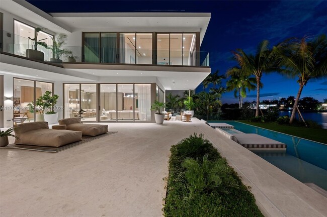 Building Photo - 424 W Rivo Alto Dr