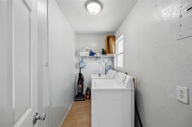Building Photo - 5200 Lovell Ave