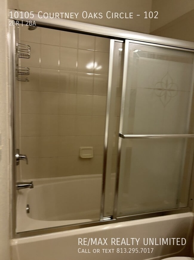 Building Photo - 10105 Courtney Oaks Cir