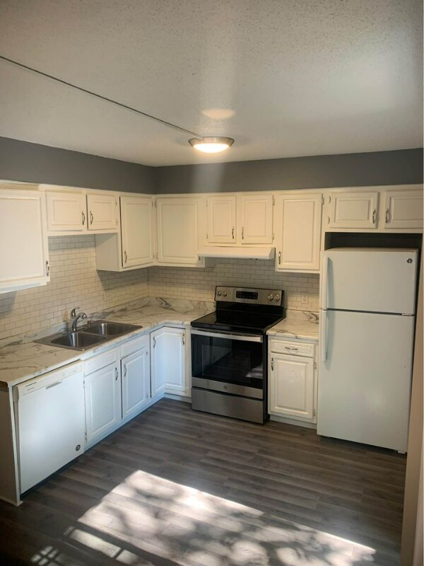 Building Photo - 3215 Schuetzen Ln