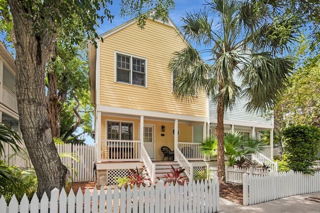 Building Photo - $4500 - Furnished 7-month rental Private Pool! 2 Bedroom / 2.5 Bathroom