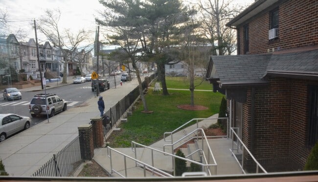 Building Photo - 105 Nelson Ave
