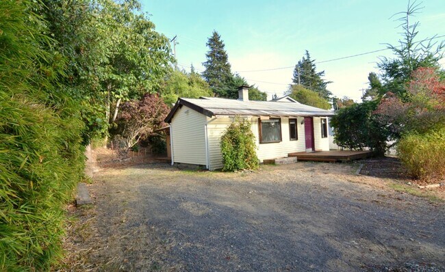 Primary Photo - Shoreline 3 bedroom/1 bath