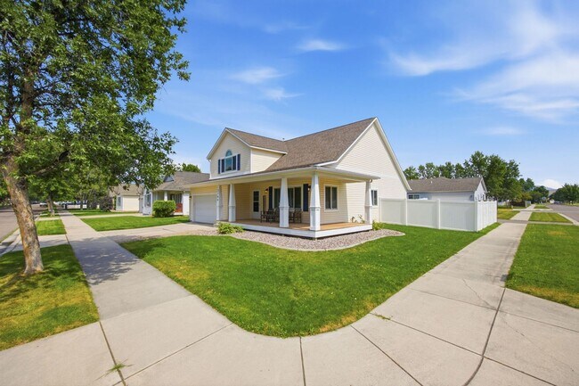 Building Photo - 2704 Stratford Ln