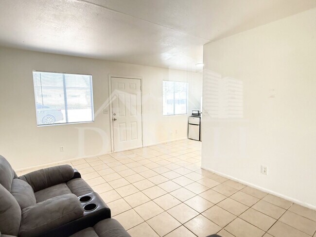 Building Photo - 2061 S Apache Dr