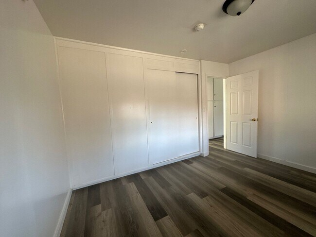 Building Photo - 2250 Home Ave