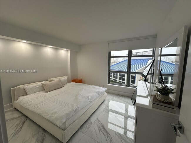 Building Photo - 19195 NE 36th Pl