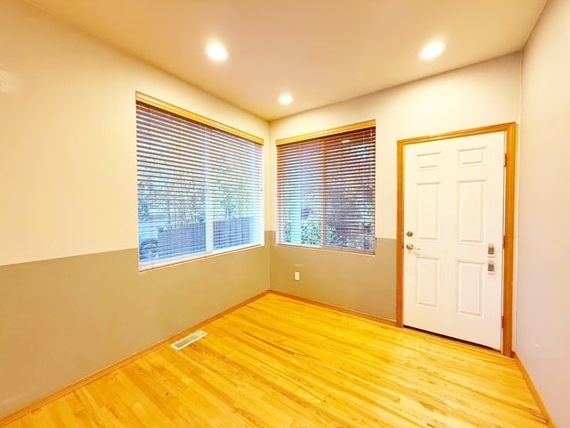 Building Photo - 736 Glenmore Loop