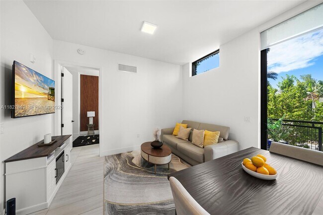 Building Photo - 1030 15th St