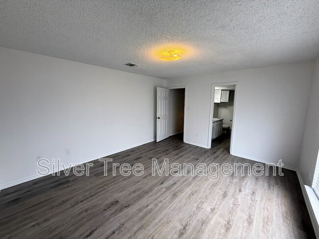 Building Photo - 2326 Summer Pl Dr