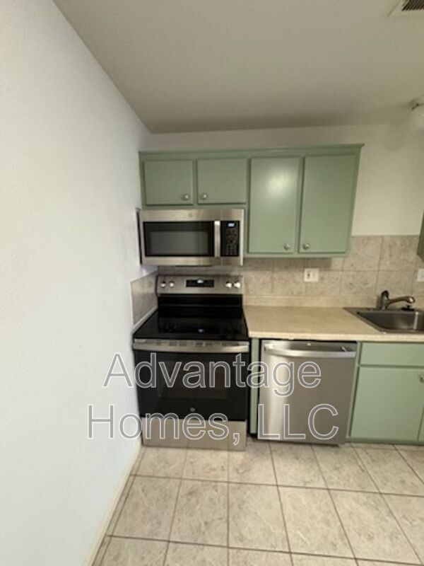 Building Photo - 801 Johnson Cir