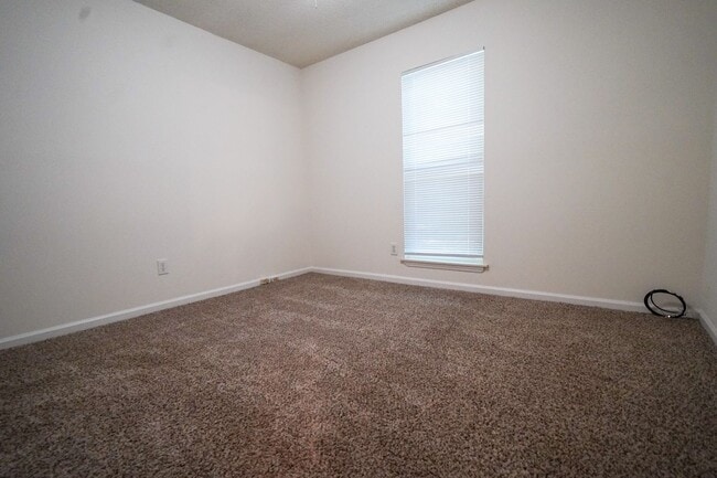 Building Photo - Mint Hill - 3 bed, 2 bath Large fenced bac...