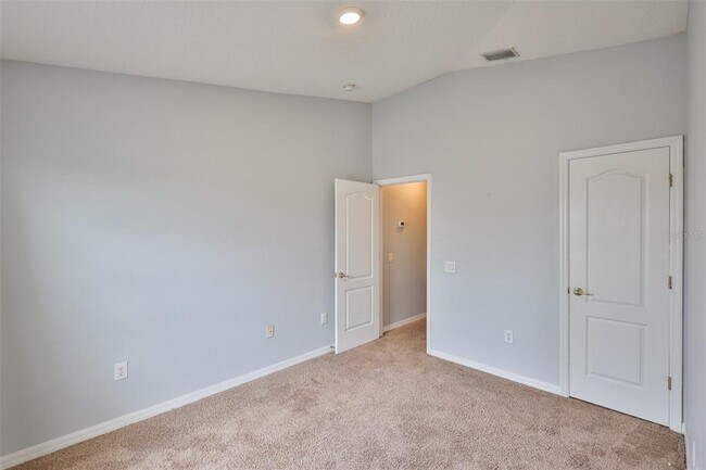 Building Photo - 12950 Kings Crossing Dr